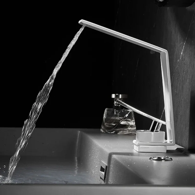 Black Modern Basin Faucet Deck-Mounted Single Hole Mixer Hot and Cold Sink Crane Bathroom Washbasin Tap with Sleek Design