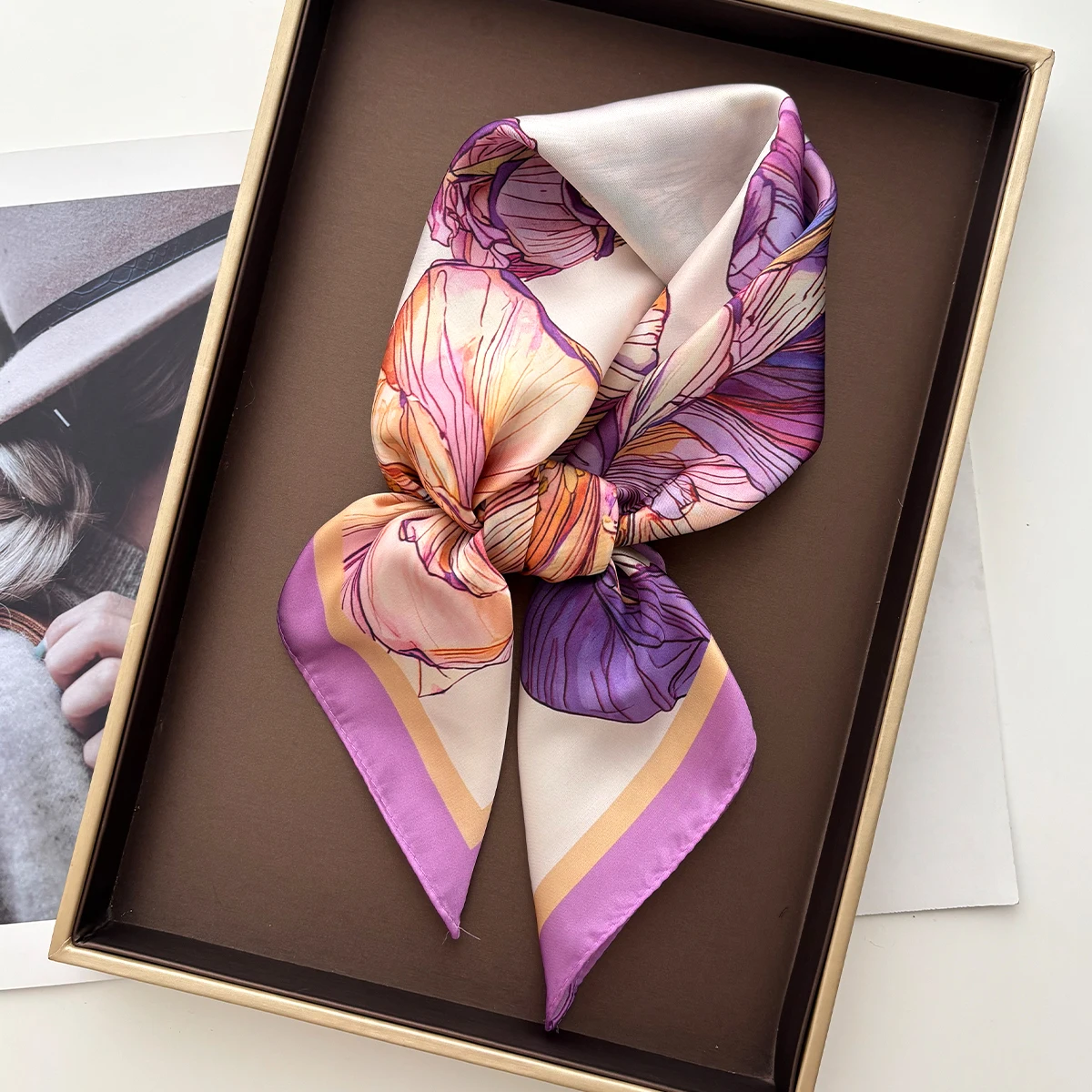 Eleganter Blumen-Seidenimitat-Schal für Damen, quadratische Haarbänder, Foulard, weibliches Bandana, Halstuch, Stirnbänder, Neu 2026 – Detail 8