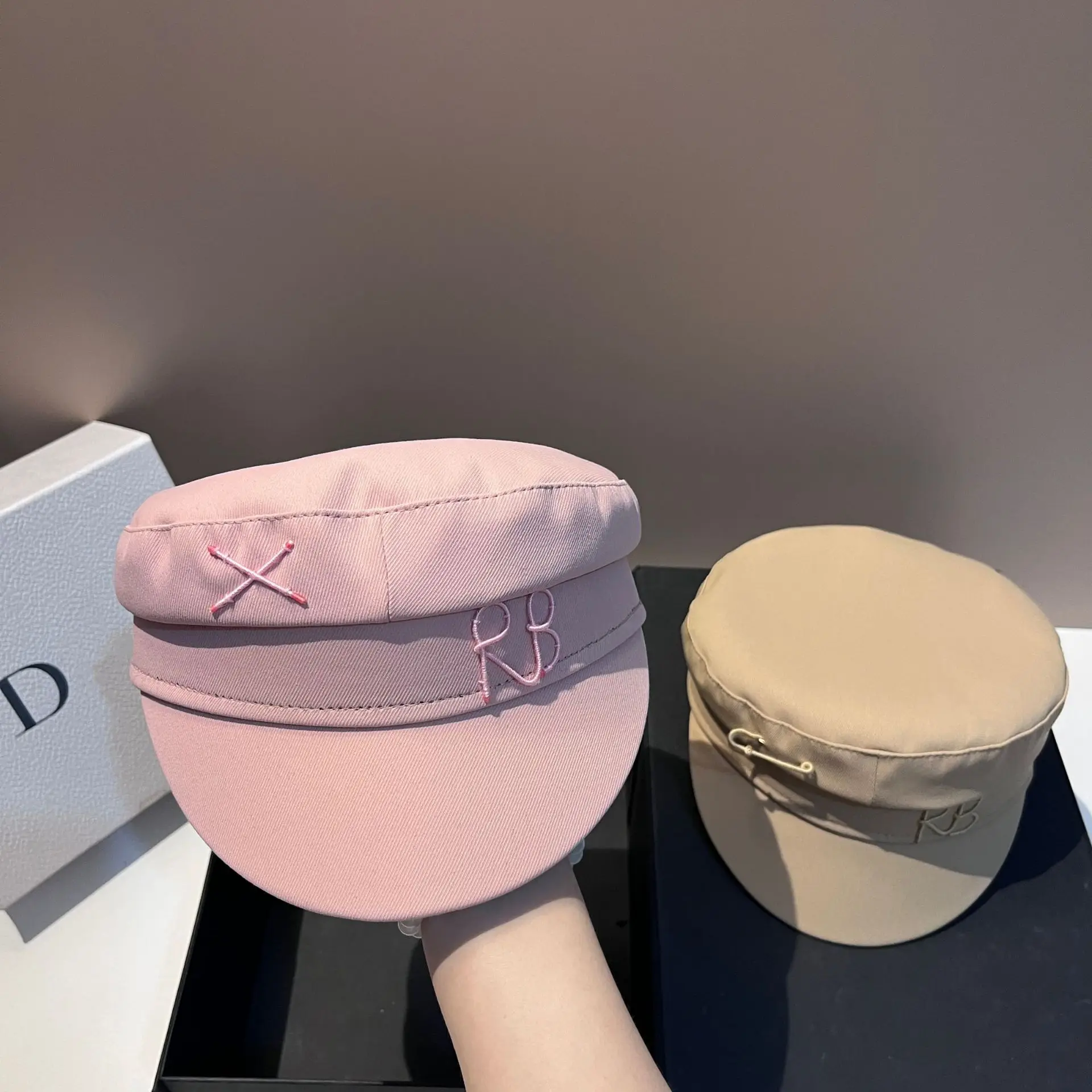 

Luxury Embroidered Letter RB Military Hat Women All Month Flat Top Cap Travel Cadet Octagonal Hat Casual Vintage Newsboy Cap