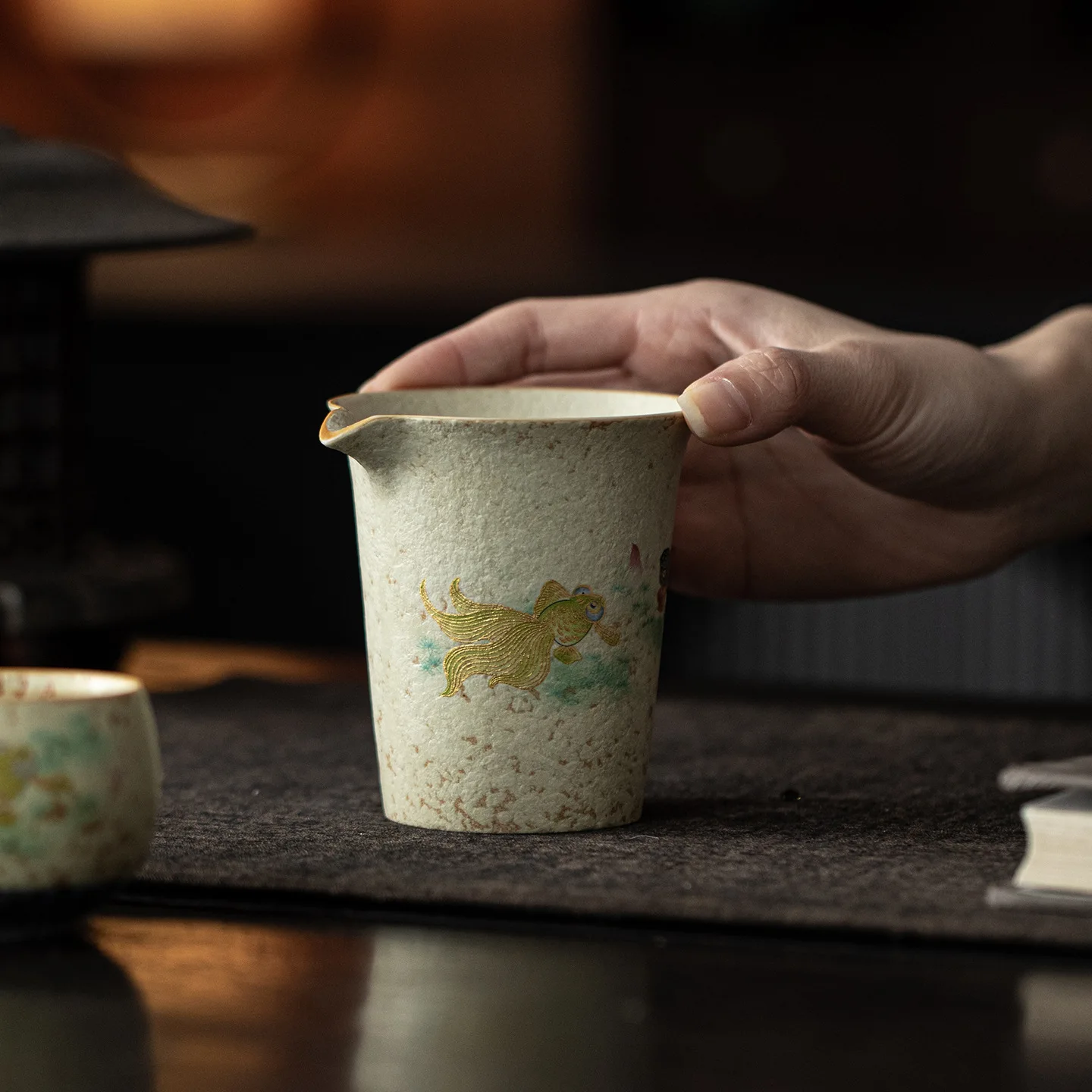 

Blue and White Firestone Red Prosperous Pitcher Gong Dao Bei Chinese Retro Tea Cup Porcelain Kung Fu Set Accessories Pot