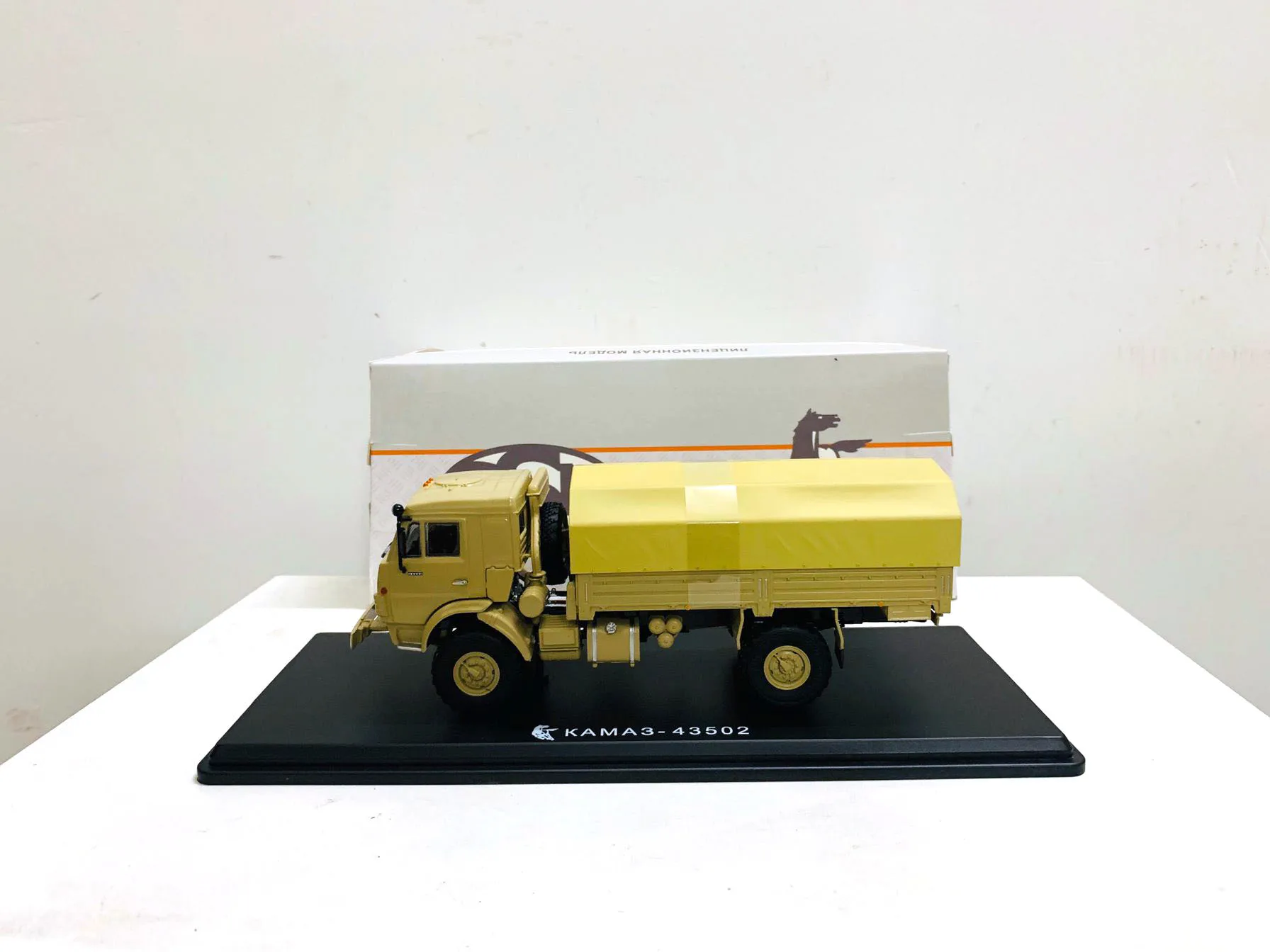 

Start Scale Models SSM Kamaz 1:43 Scale Die-Cast Model Truck Kama3-43502