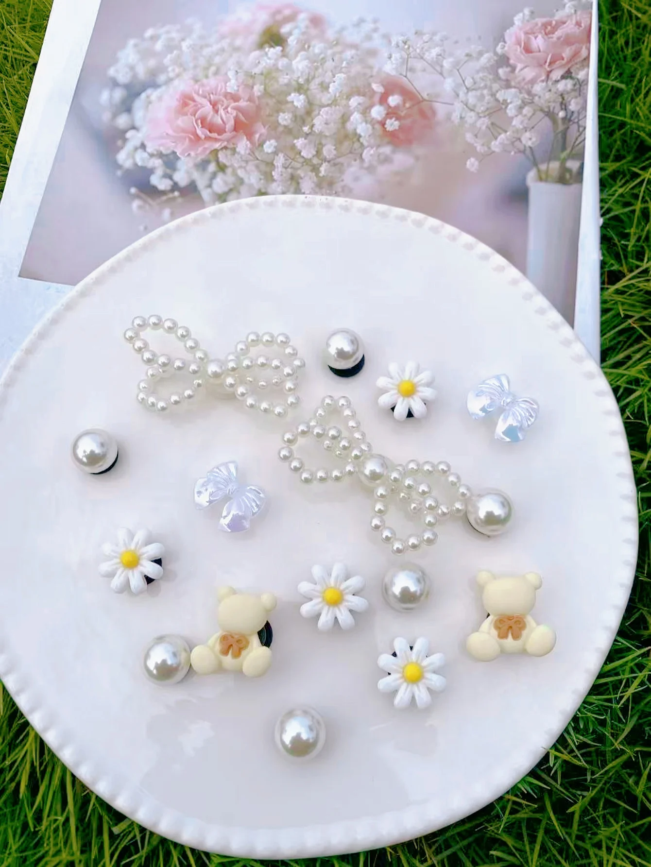 16 piezas de cuentas beige, lazos de perlas ABS, oso y otras decoraciones de hebillas de zapatos DIY, accesorios multifuncionales para clip de zapatos