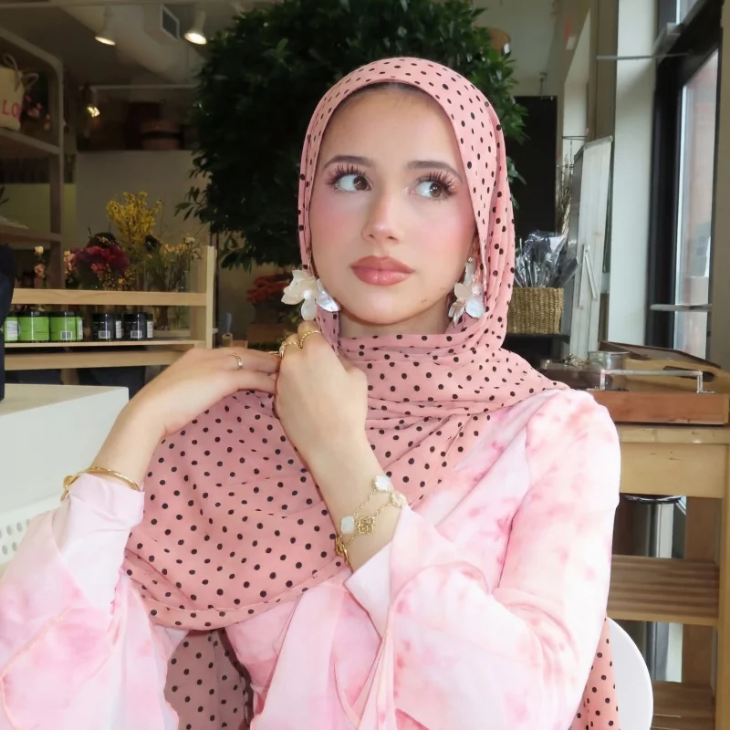 

Luxury Muslim Hijab Retro Polka Dot Scarf Skin-friendly Jersey Bandana Elegant Headscarf for Women Brunch Date Weekend Travel