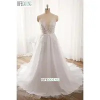 Vestidos de novia de encaje blanco Cola capilla Vestidos de novia con cuentas y cuello en V hechos a medida Corte en A hasta el suelo