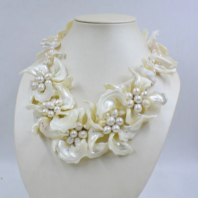 Classic white shell, pearl, flower necklace 20\