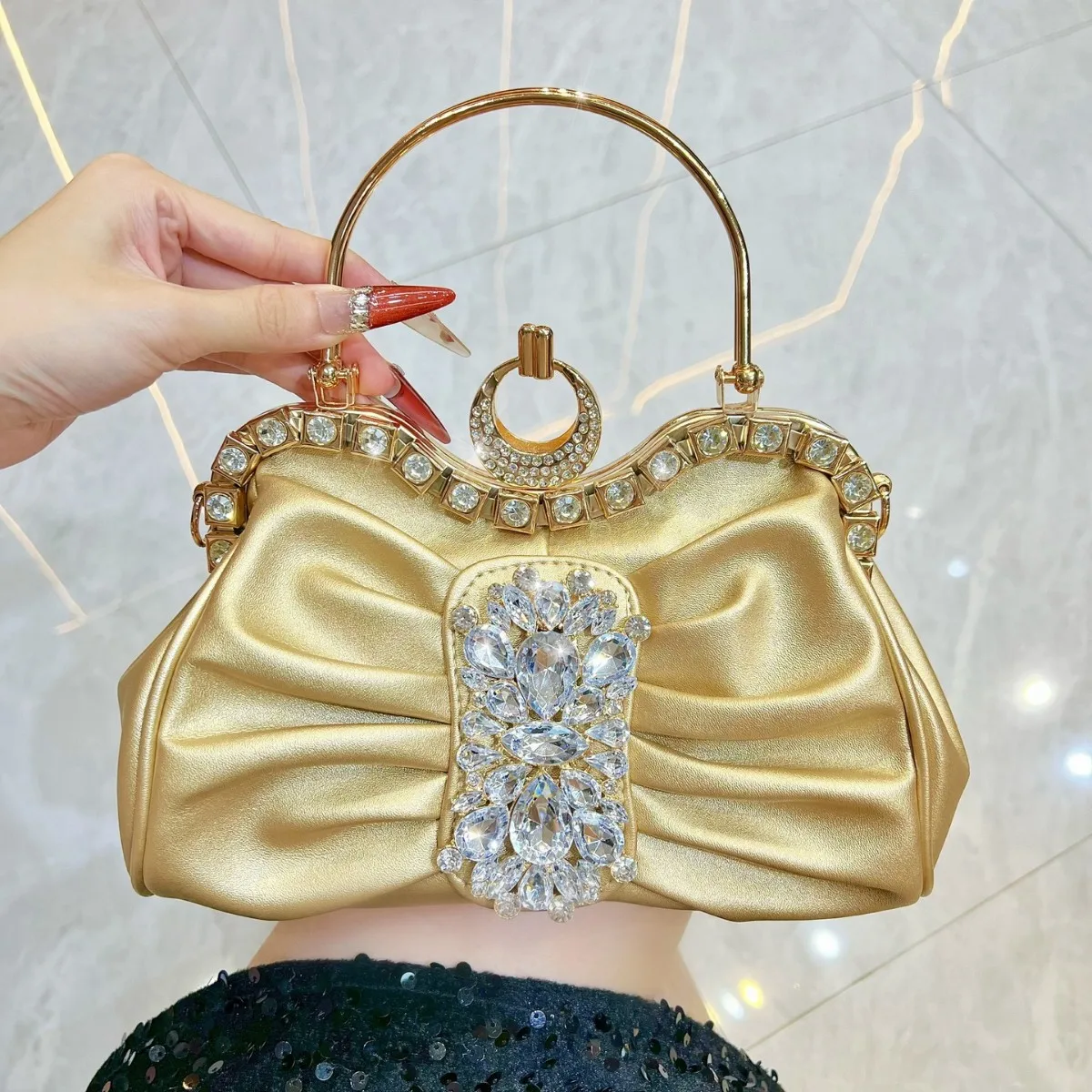 

Luxury Satin Pleated Cloud Bag Crystal Shiny Diamonds Evening Bag Women Handbag Wedding Party Clutch Purse Female Shoulder Bag