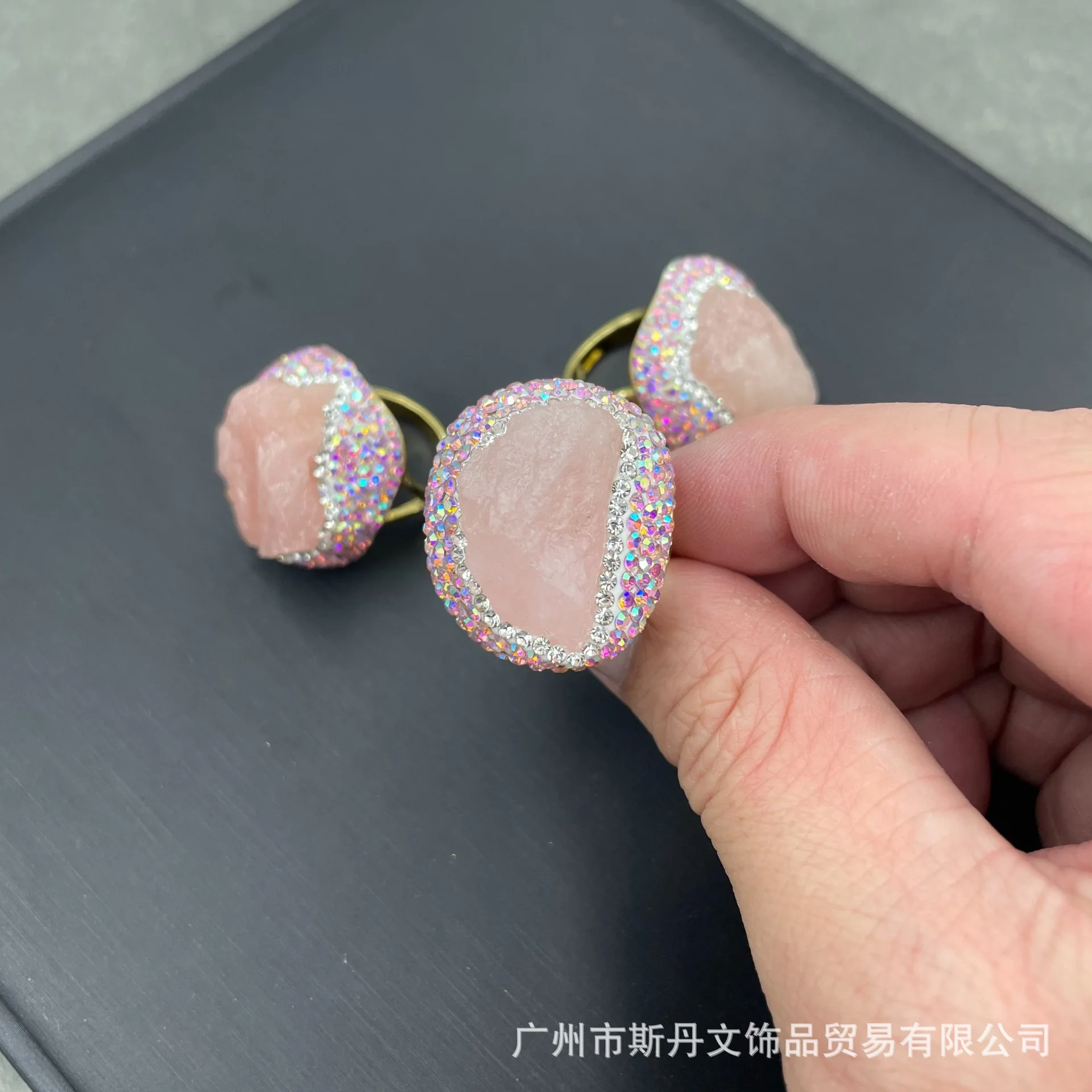 

Natural raw gemstone morganite, fashionable personalized rough stone inlaid ring, supply wholesale ring