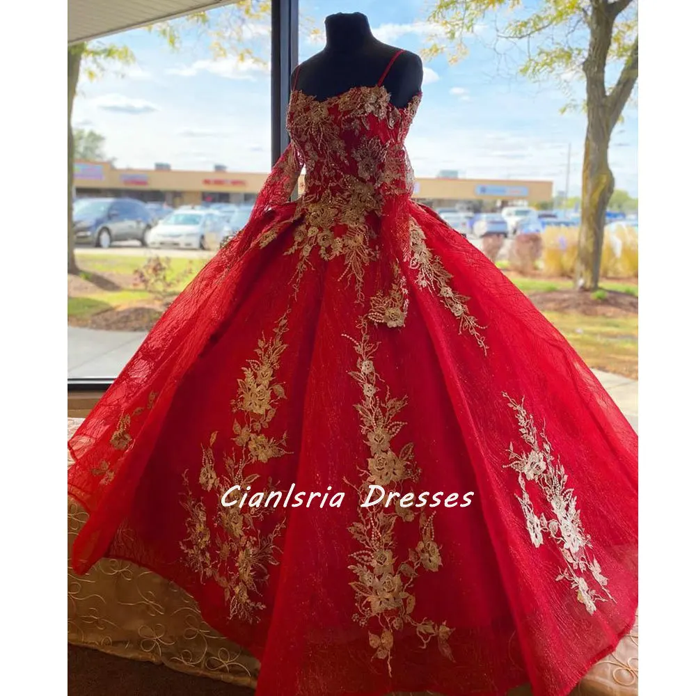 Đỏ Spaghetti Dây Đeo Tay Dài Mexico Quinceanera Đầm Bầu Vàng Appliques Ren Pha Lê Áo Vestidos De XV Anos