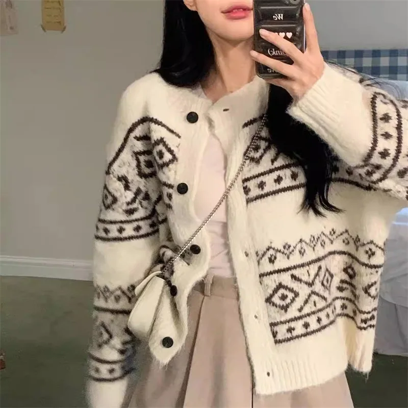 Nuovo design versatile giacca girocollo retrò jacquard maglione di colore a contrasto maglione lavorato a maglia sciolto cardigan lavorato a maglia da donna