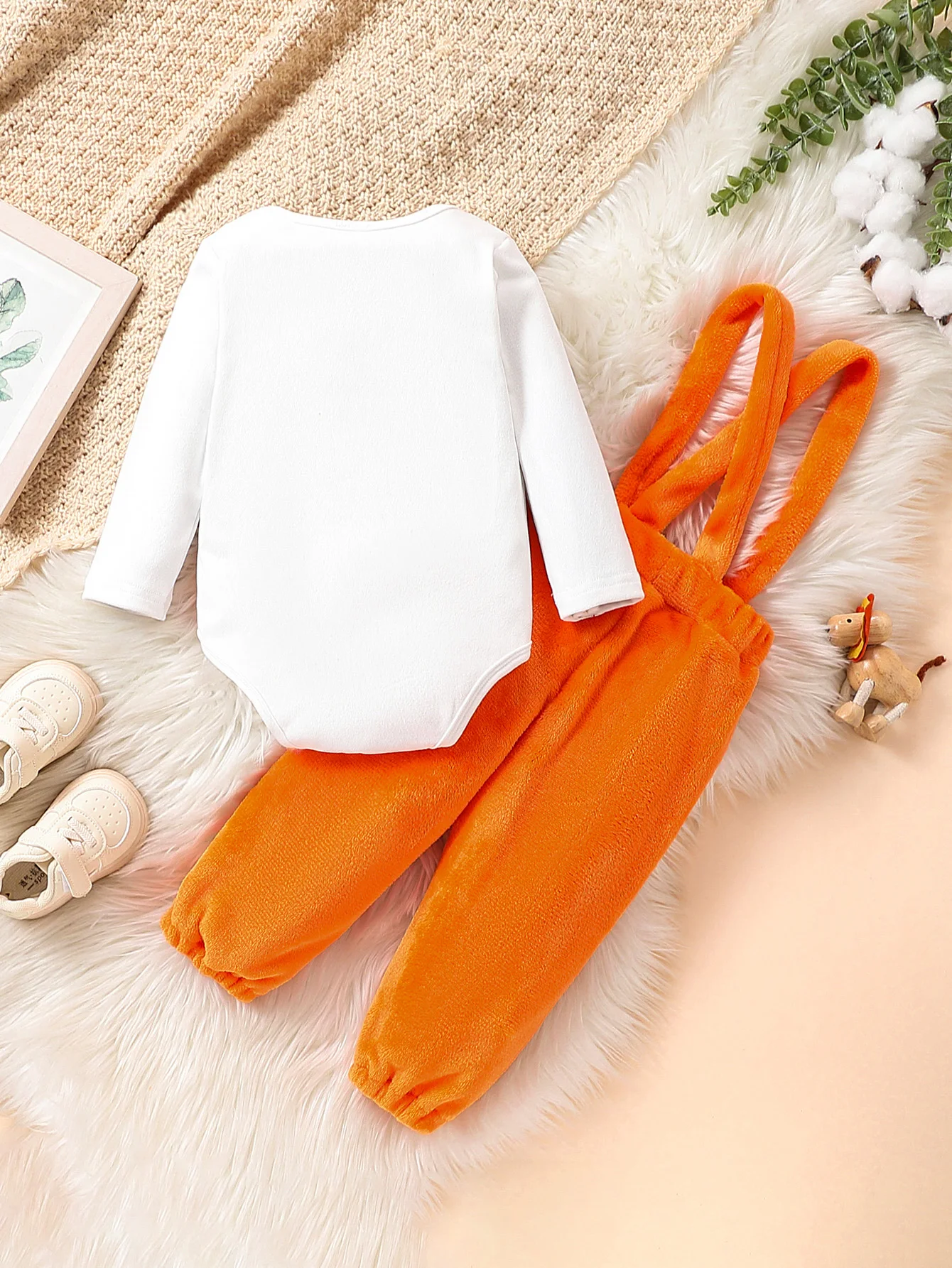 Cute Lion Print Two-Piece Baby Boys' Outfit with round Neck Long Sleeved Jumpsuit And Orange Plush Shoulder Strap Pants