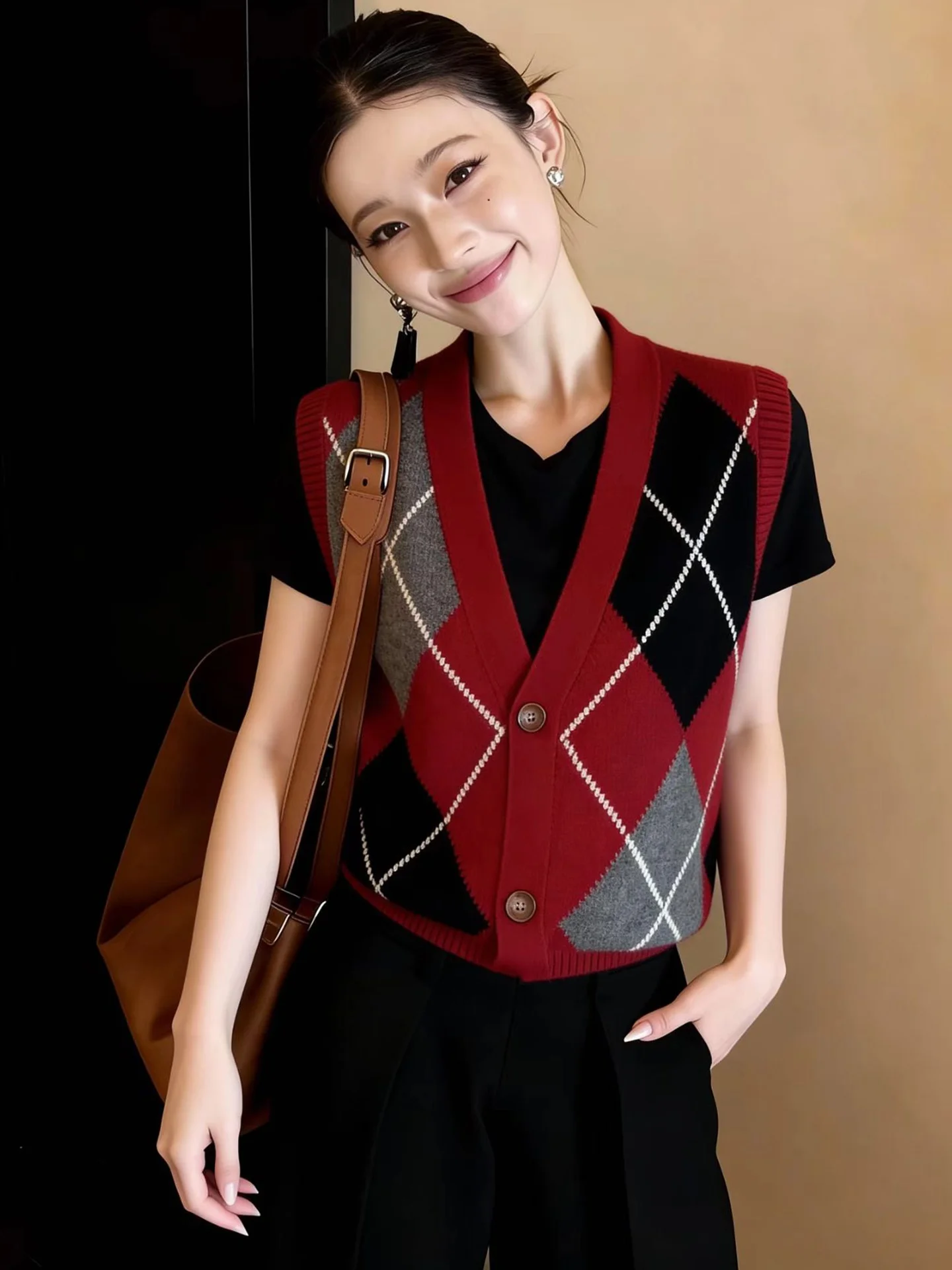 Early Autumn 2026 V-Neck Knitted Vest Simple Sleeveless Cashmere Korean Style Color Block Versatile Women's Jacket Commute Wind