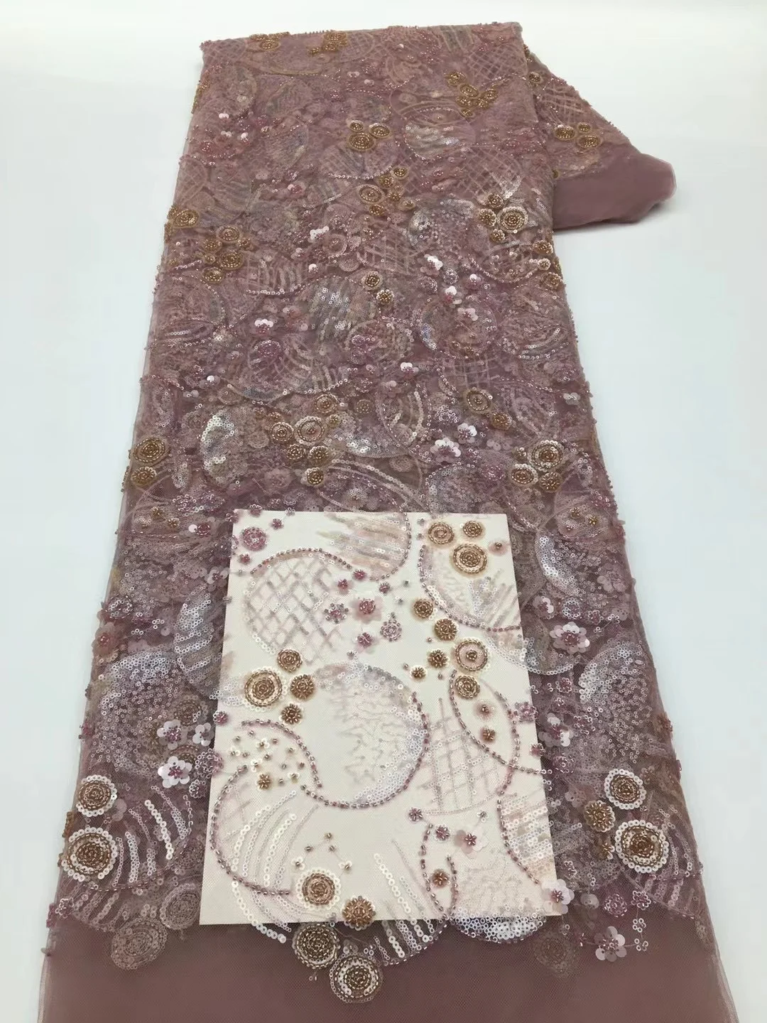 

Новинка 2024 года, роскошные нигерийские африканские тяжелые бусины с блестками, сетчатое кружево для невесты, французская сетчатая кружевная ткань, вышитое кружево, тюль для женщин