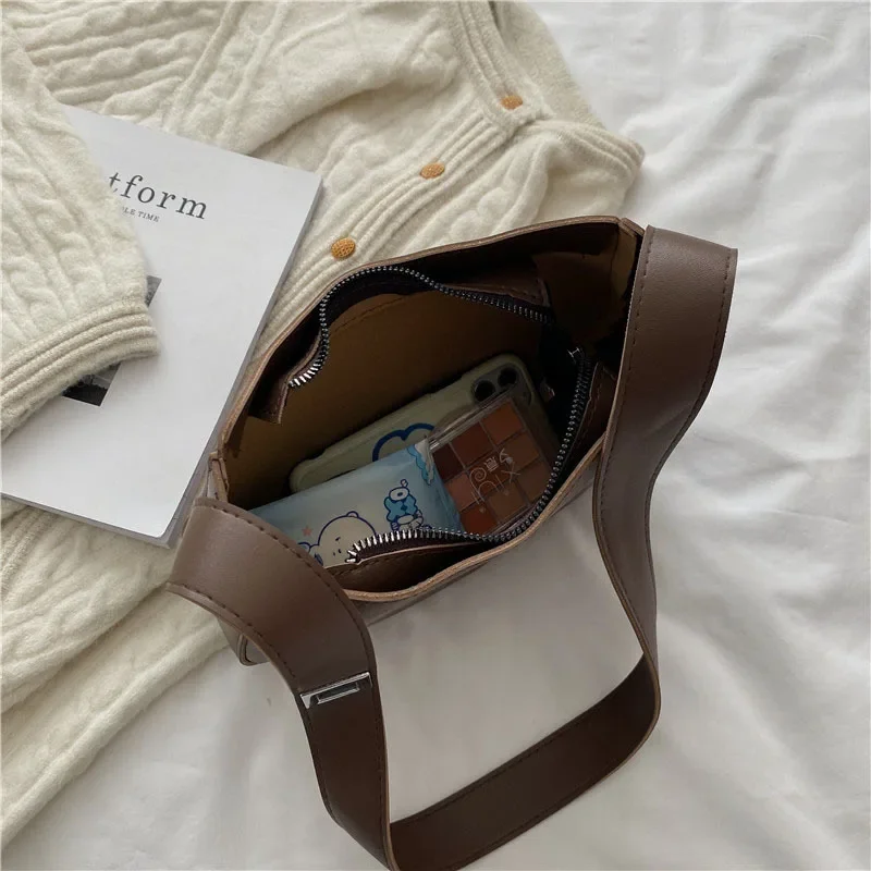 New Fashion Design Crossbody Bags for Women Summer Travel Shoulder Bags Large Capacity Handbags and Purse Armpit Hobo Bag