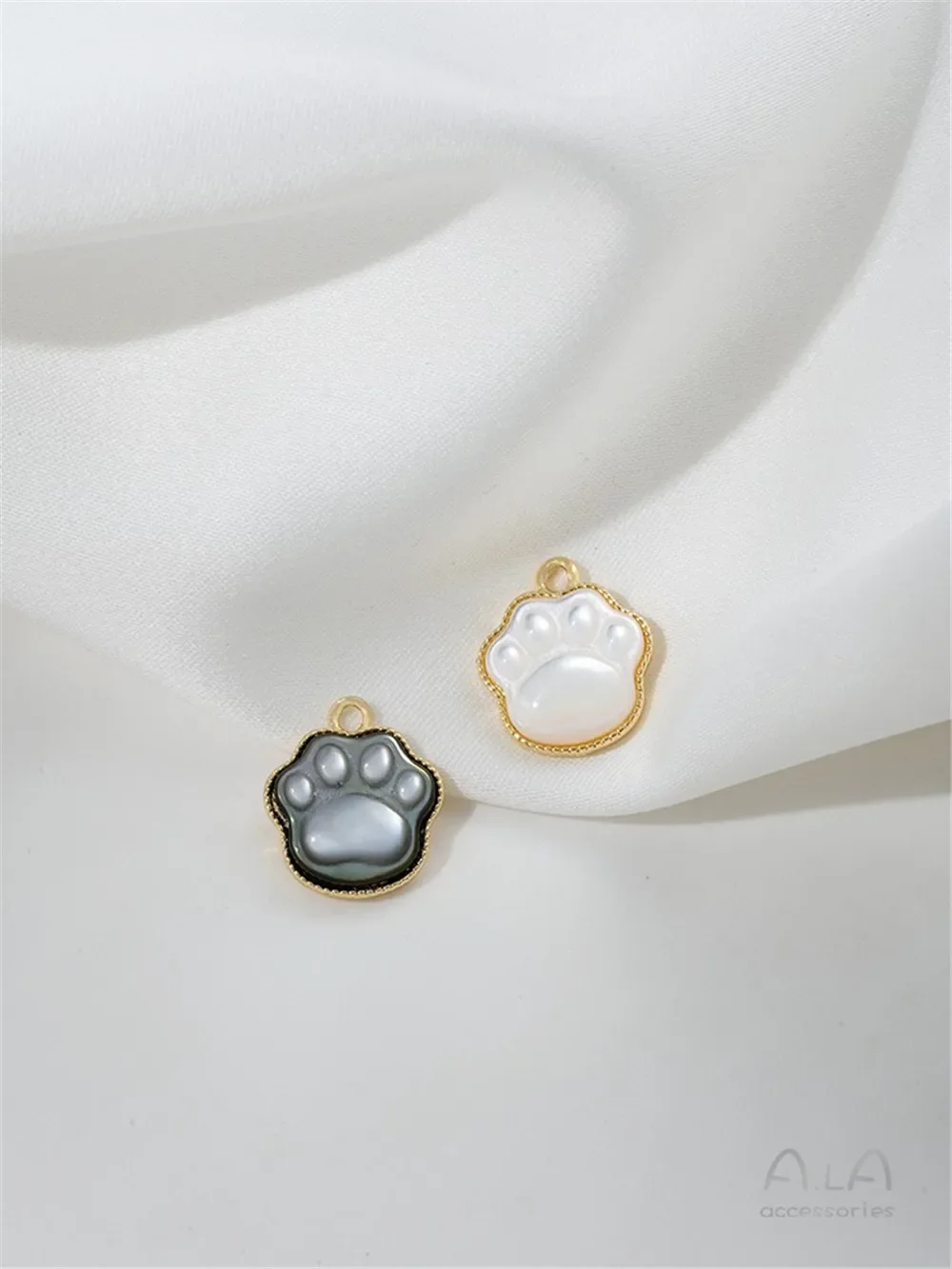 

Натуральные черно-белые ракушки, инкрустированные золотом 14 карат, милая кошачья лапа и кошачья пальма, кулон, браслет ручной работы, ювелирный кулон