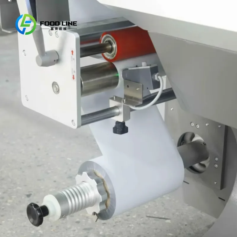 Automatic Vegetable Fruit Tomato Packing Machine Adjustable Size Table Top Flow Pack Pillow Bag Wrapping Equipment Customized