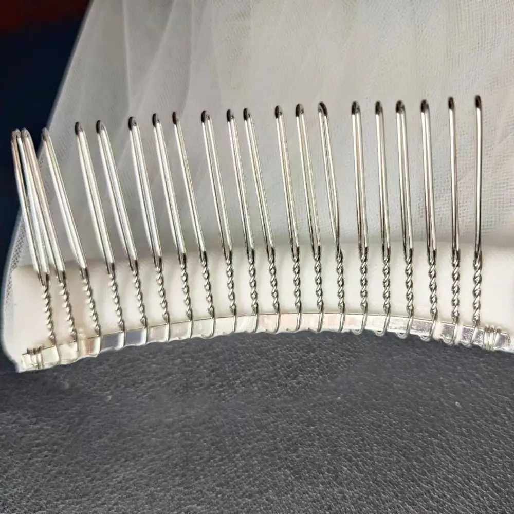 Luxury Bride Wedding Veils Lace Edge with Hair Comb Lace Beaded Veil Sequins Glitter Double Layers Bridal Veil Wedding Day