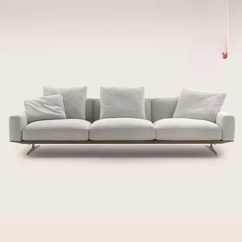 Sofa, italienische minimalistische Villa, großes flaches Wohnzimmer