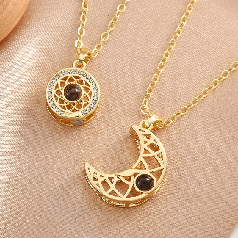 

Sun and moon accessories suitable for both men and women, women's collarbone necklace, sun and moon projection couple necklace
