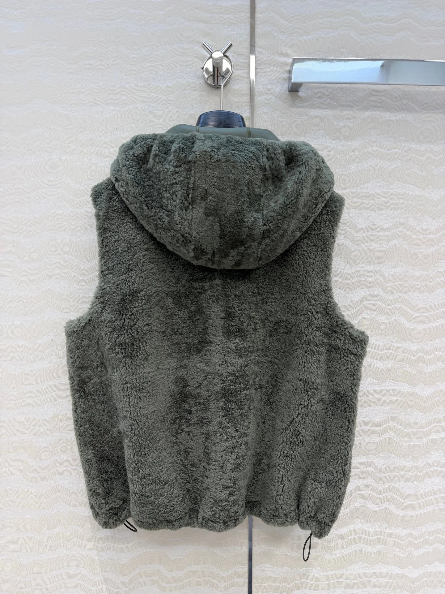 2026 Autumn Winter New Women's Sheepskin Vest Top Fur Integrated Material Hooded Vest High-Quality Simple Girl Style