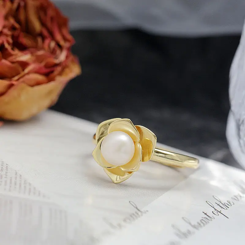 

Elegant Fashion Ladie 925 Sterling Silver Ring Inlaid Natural Freshwater Pearl 18K Gold Plated Stereoscopic Flower Ring Opening
