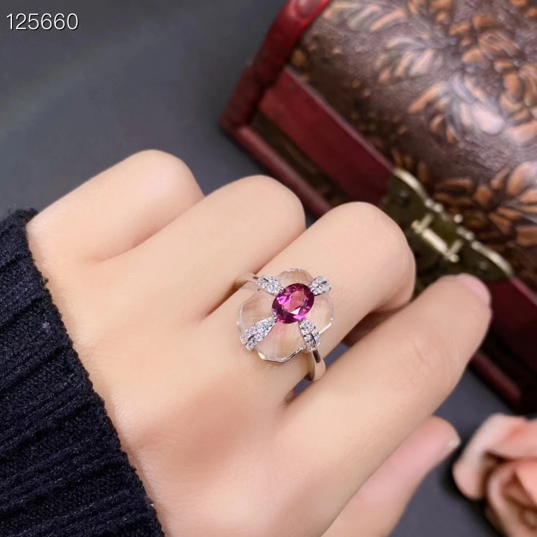 

Natural White Crysstal and Garnet Ring 10mm*14mm and 5mm*7mm Pyrope Garnet 925 Silver Jewelry for Party