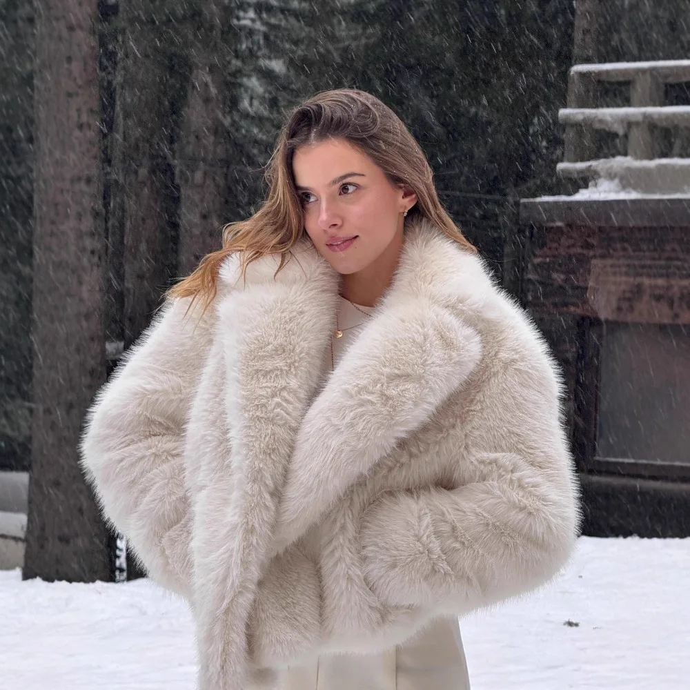 

Зимнее женское пальто из искусственного меха 2025 года, универсальная стильная плюшевая куртка с лисьим мехом и воротником с лацканами, верхняя одежда из искусственного меха для женщин