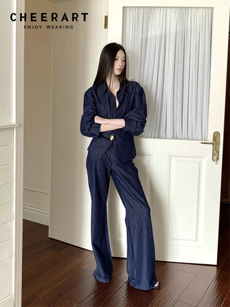 

CHEERART Женские комплекты из 2 предметов в стиле Old Money, джинсовая синяя рубашка и брюки, модная одежда, одинаковые комплекты