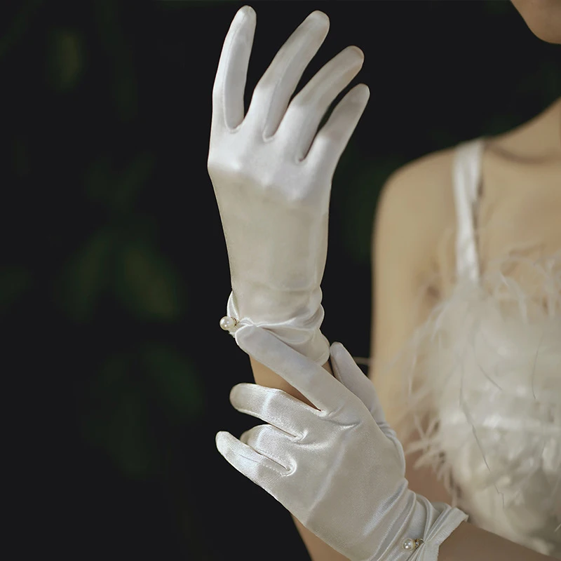 Guanti da sposa bianchi guanti da polso corti in raso di perle accessori da sposa Party Prom Cosplay Performance guanti da sposa da donna