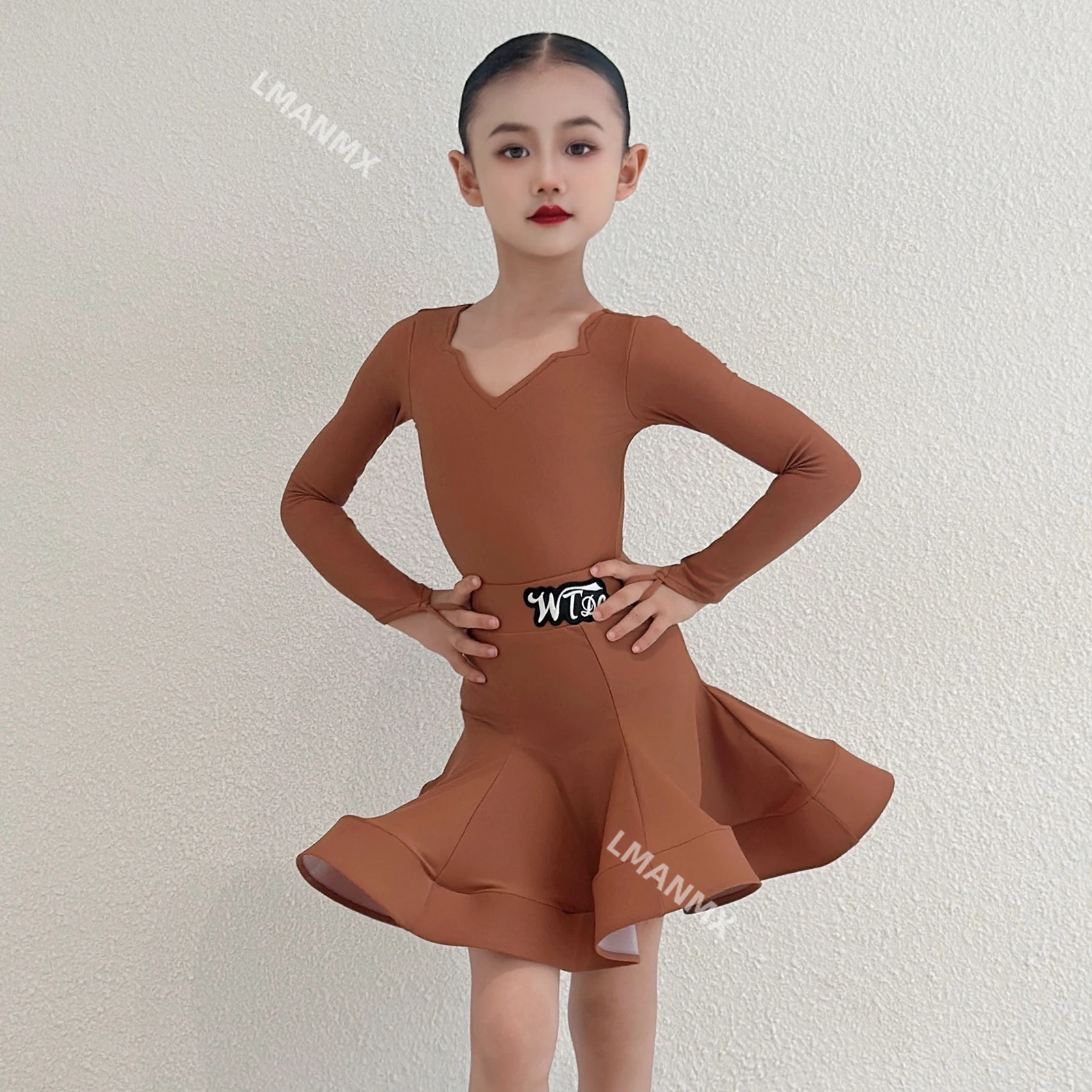 女の子用の新しい長袖高級プロフェッショナルパフォーマンスコスチュームセット（大型ディスプレイ規制付き）