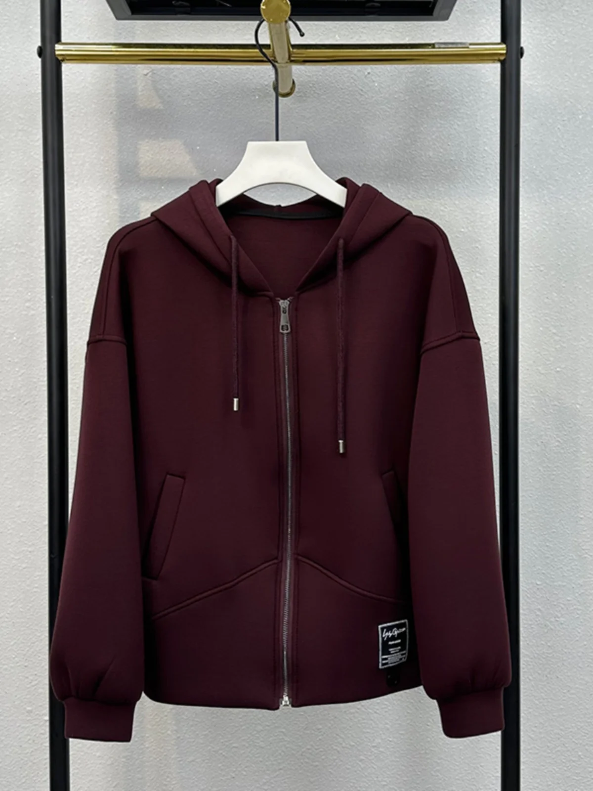 

Модная женская куртка с капюшоном из ткани Air Layer, свободного кроя, осенняя новинка, большие размеры, повседневная одежда для мам, укороченная модель