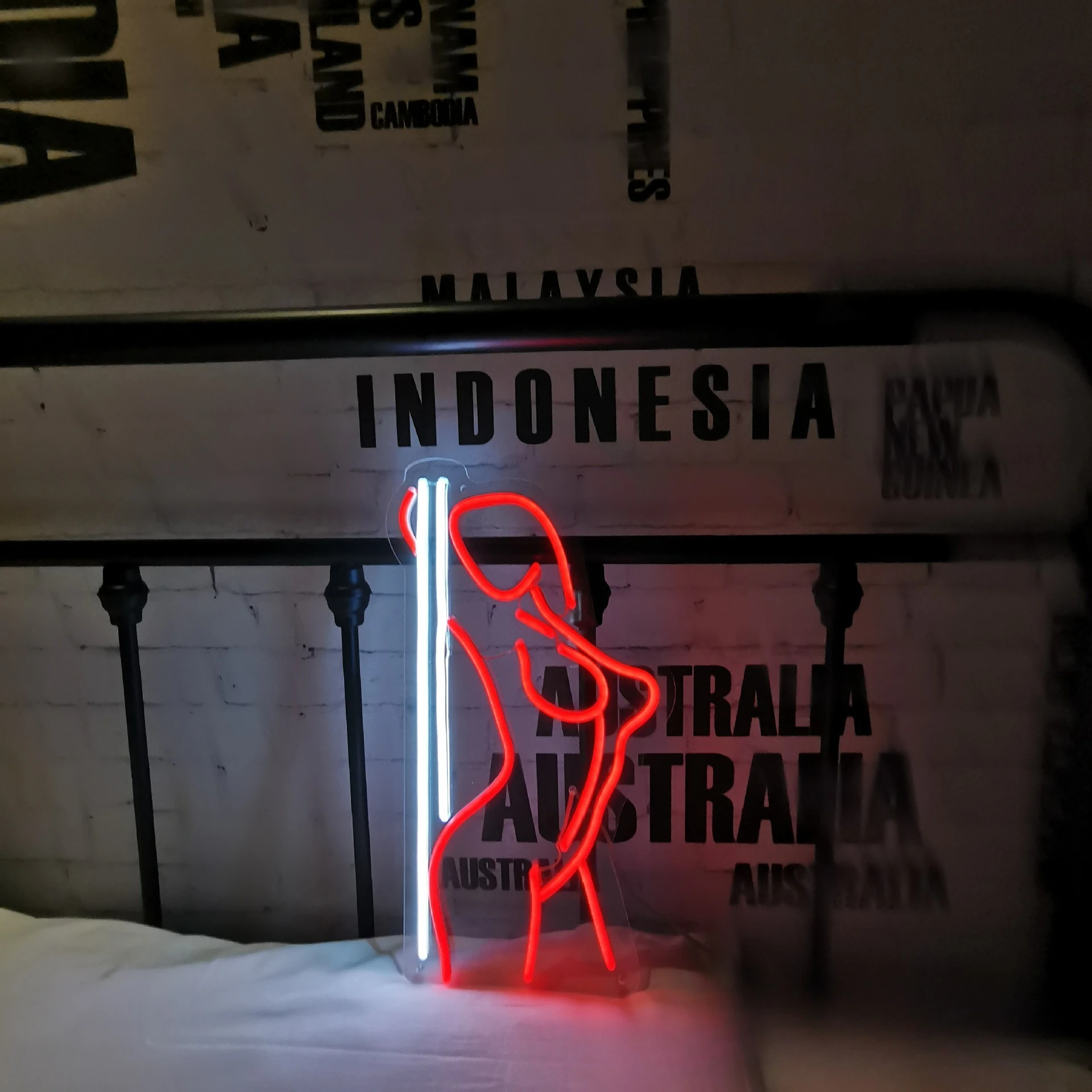 Lady Neon Sign USB Dimming LED Light Sign for Preppy Room Decor Light Up Sign for Birthday Party Decoration Christmas Gift