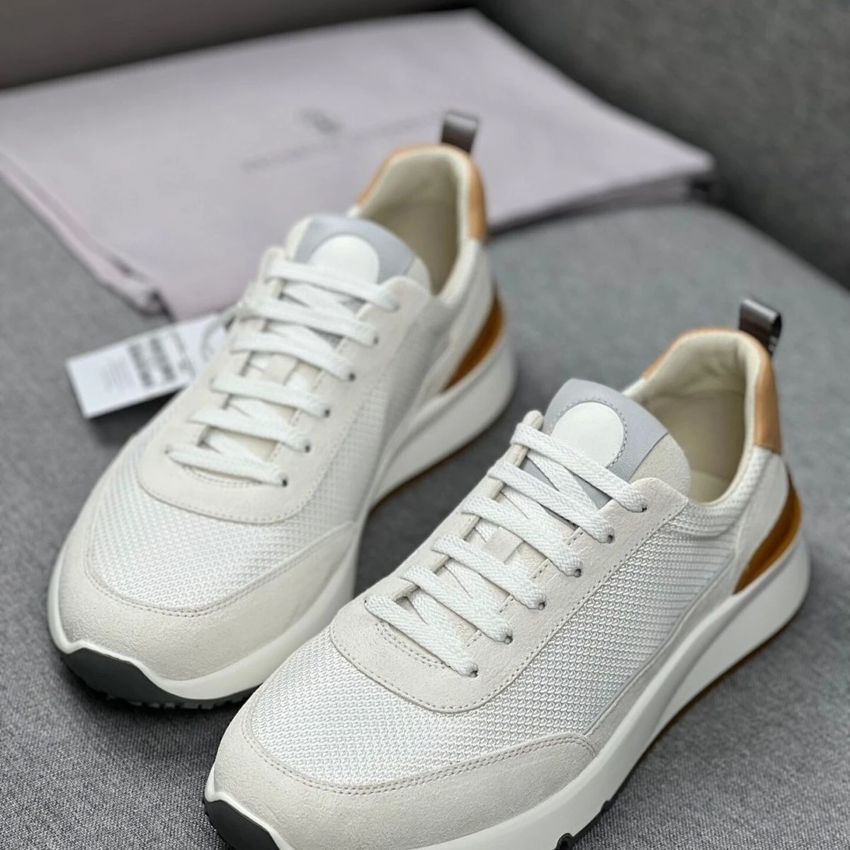 

Новые легкие люксовые повседневные кроссовки из сетки для мужчин, дышащие спортивные туфли для бизнеса и прогулок, коллекция Весна/Лето 2026