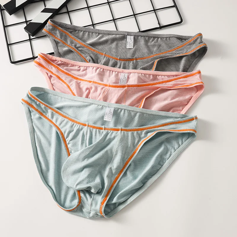 ملابس داخلية للرجال مقاس أوروبي من الحرير الجليدي ملابس داخلية مرنة قابلة للتنفس سراويل داخلية جديدة رفيعة للشباب متوسطة الخصر سراويل تحتية مثيرة على شكل حرف U منتفخة