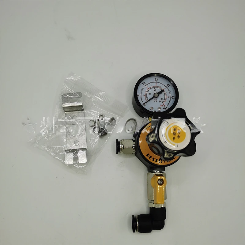 

Two-stage gauge for draft beer machine wine wall decompression gauge