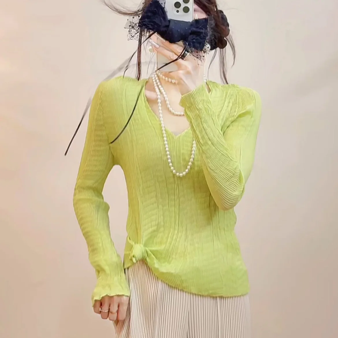 

Miyake Autumn New V-neck High Elasticity Pleated Women's T-shirt Long Sleeve Solid Color Thin Versatile Pullover Top