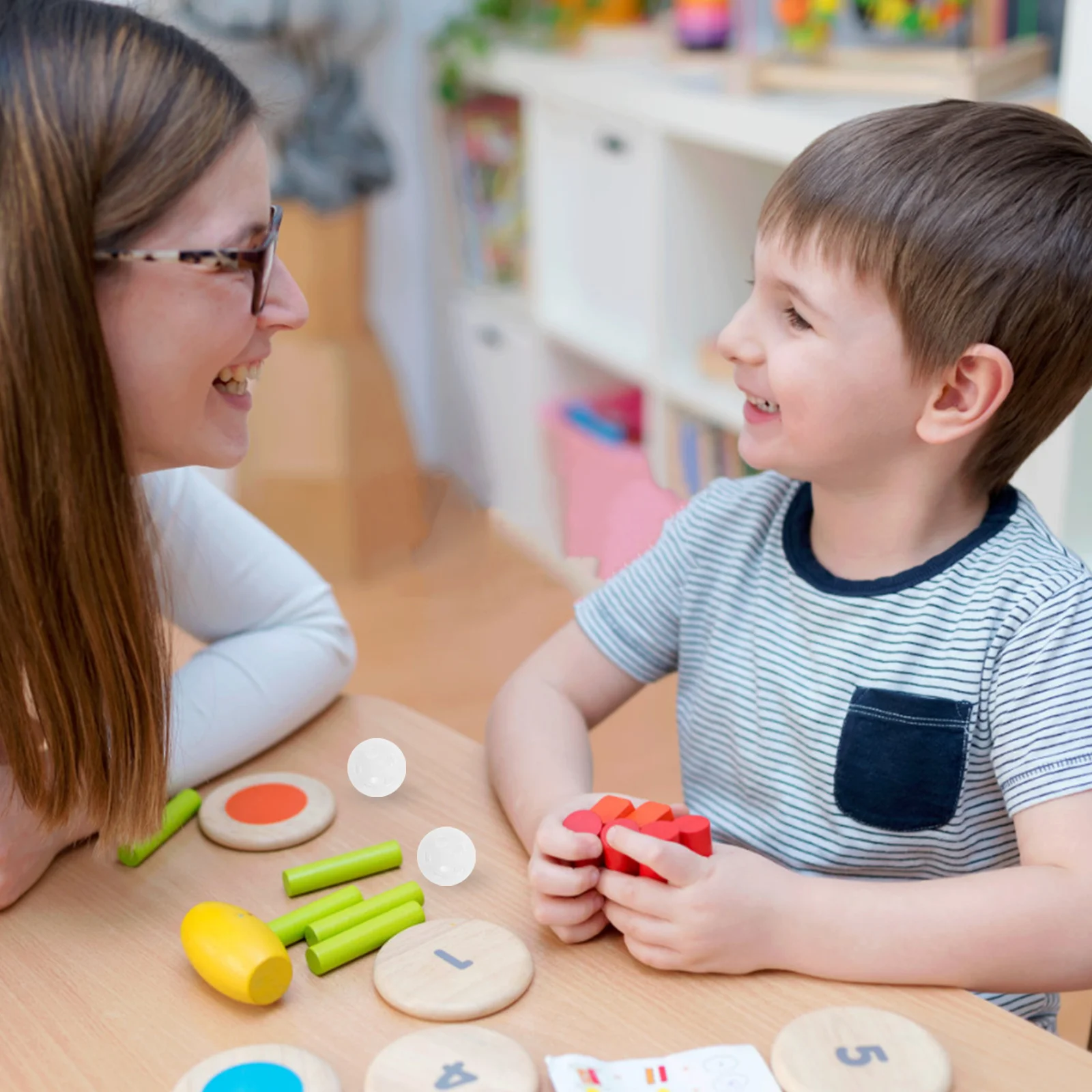 30 قطعة كرات حشرجة الموت البيضاء للأطفال التحفيز السمعي خفيفة الوزن تهز الصوت إدراج DIY بها بنفسك ألعاب الطفل الحرفية إصلاح