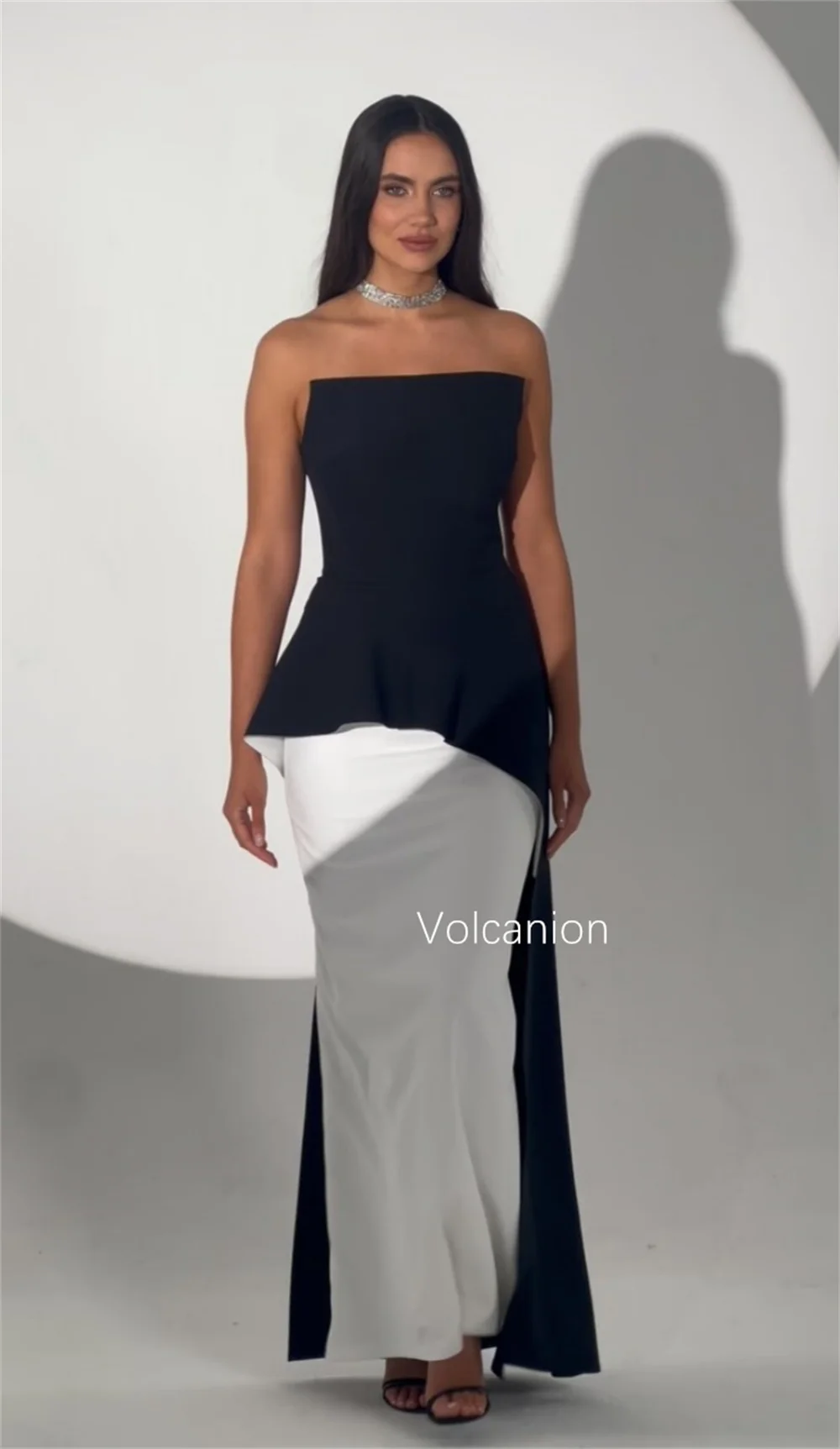 تخصيص جيرسي Ruched حمالة غمد فساتين متوسطة الطول مناسبة مخصصة بسيطة أنيقة الأحجام المتاحة الطرف