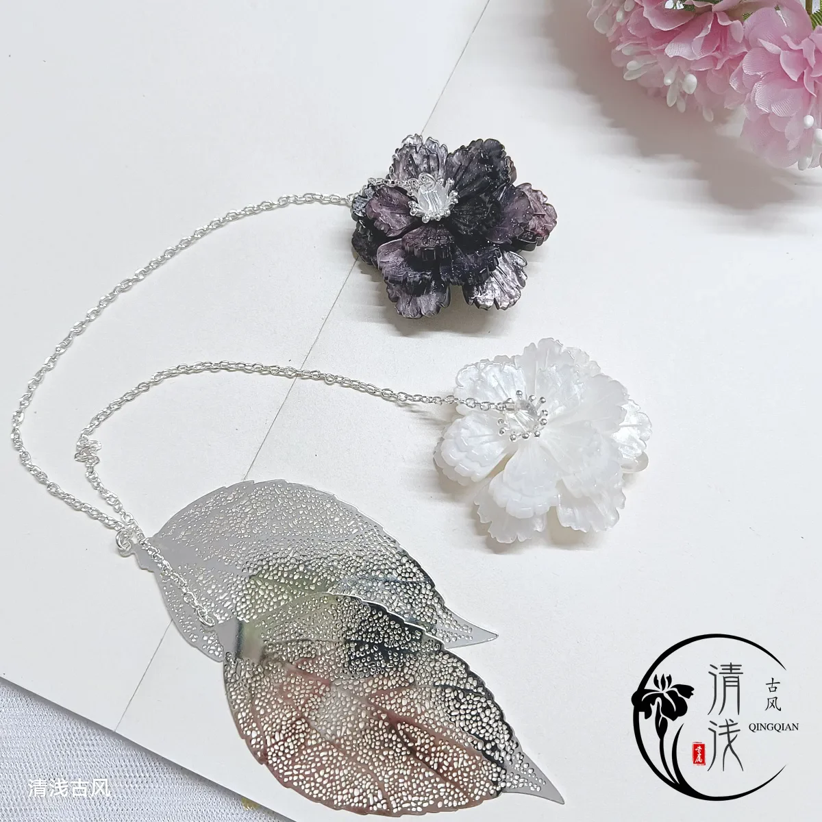 The Husky and His White Cat Shizun Mo Ran Chu Wanning Cosplay Anime Cartoon Metal hollow leaf bookmark Antique style bookmark