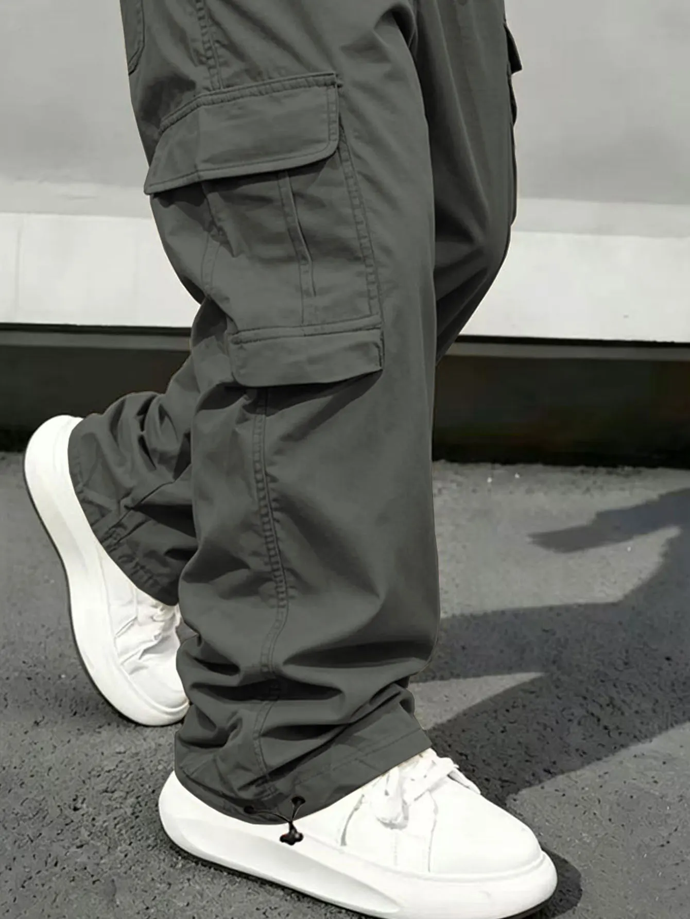 Einfarbige Cargohose für Herren mit Pattentasche, Kordelzug am Bund, normale Passform, lässige Hose mit geradem Bein für den Alltag – Detail 26