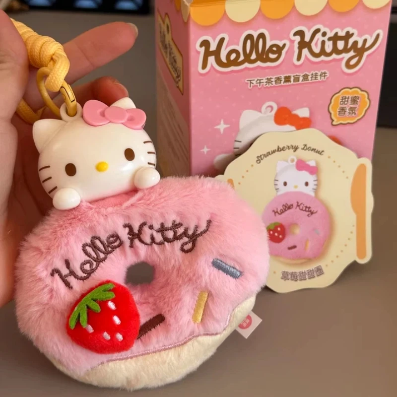 กล่องสุ่มตุ๊กตาเฮลโลคิตตี้ กลิ่นหอม ชุดน้ำชา ของสะสมธีมการ์ตูนคิตตี้ ของเล่นห้อยกระเป๋า ของขวัญเซอร์ไพรส์