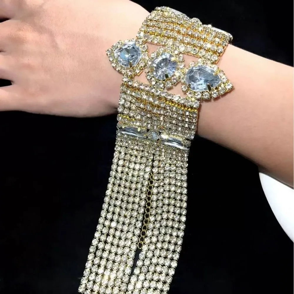 

Sparkling Long Tassel Hand Jewelry Light Luxury Luxury Rectangular Wide Bangle Water Drop Rhinestone Women's Hand Chain Banquet