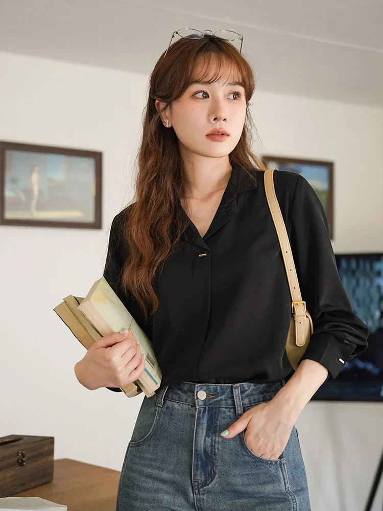 Soft Cotton French Blouse, Featuring a V-Neck, Foldover Collar, and Unique Button Design, Perfect for Everyday Wear