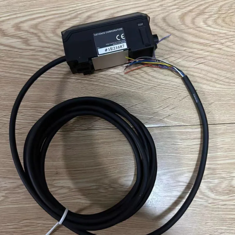 Second hand GT2-71N contact Displacement Sensing Amplifier tested OK and shipped quicklyse