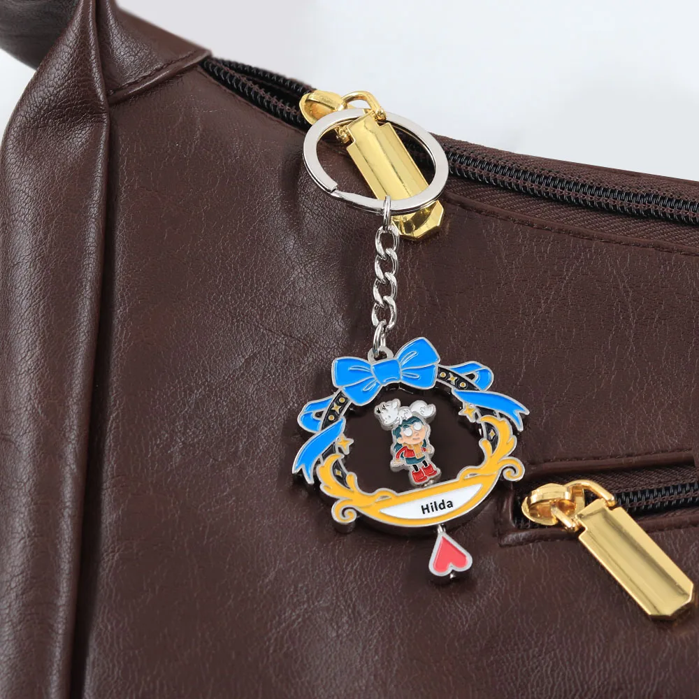Hilda und Twig Bow Drehbarer Schlüsselanhänger Fantasy-Abenteuer Anime-Charakter Schlüsselring Niedlicher Rucksack-Dekorationsanhänger Geschenk – Detail 9