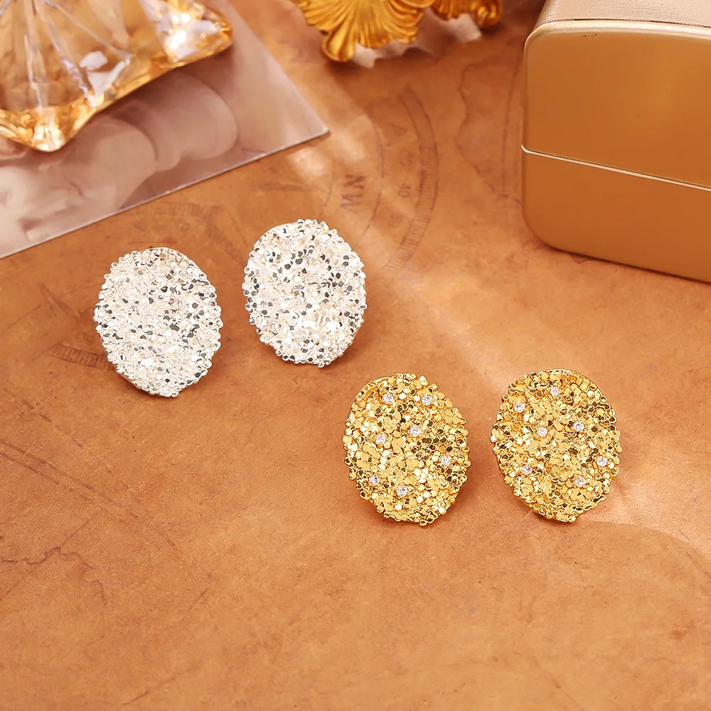 

Fashionable crushed ice zircon earrings, high-end metal cold style earrings, design, temperament and commuter earrings