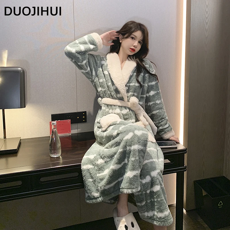 DUOJIHUI baju tidur wanita, sabuk ramping pinggang sederhana warna kontras baru musim dingin flanel hangat tebal mode