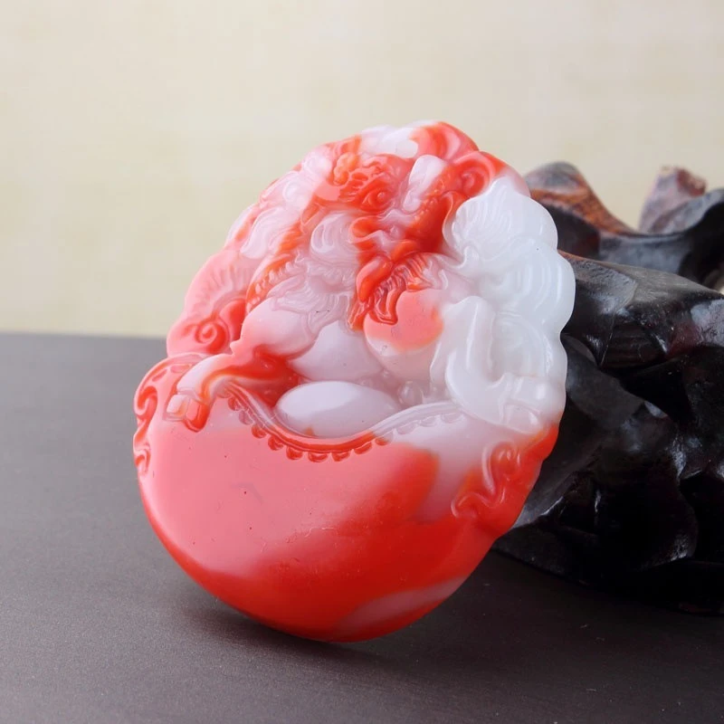 

Изысканный и модный кулон-замок с девятихвостой лисой и розой, символизирующий удачу