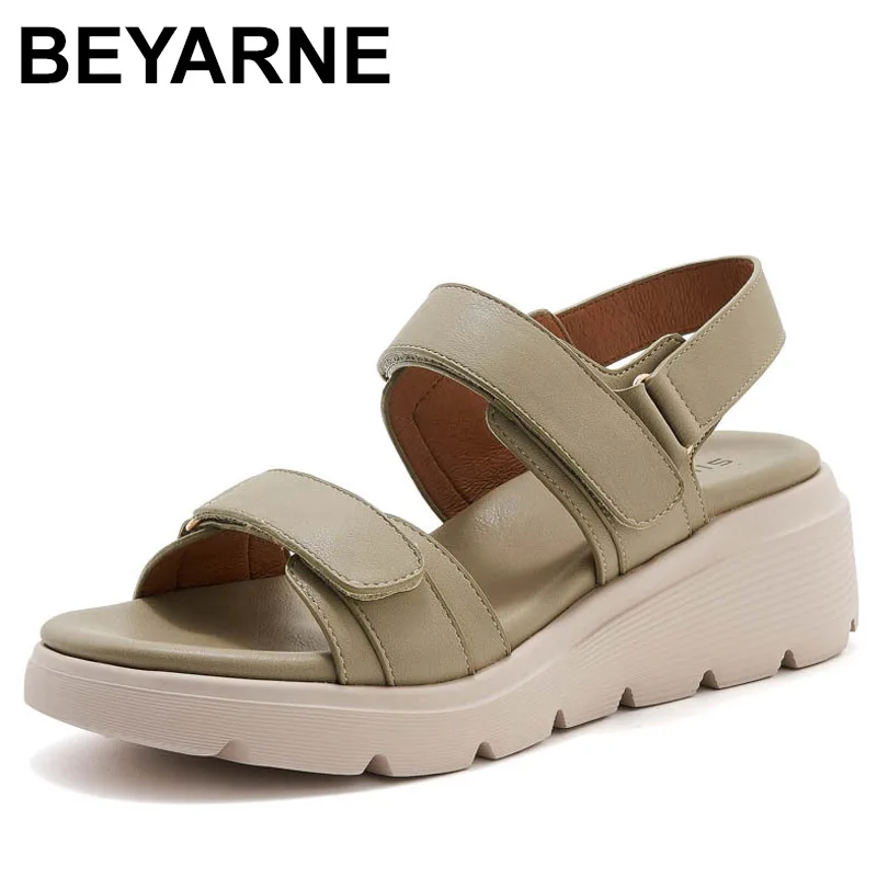 

Женские сандалии, летние повседневные элегантные нескользящие удобные легкие пляжные туфли на высокой платформе из искусственной кожи на танкетке в римском стиле