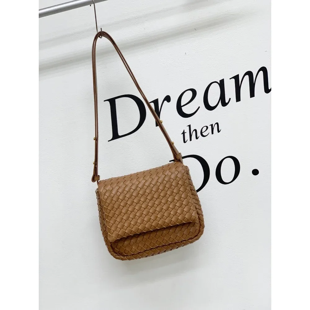 Niche Design Old Money Style Retro Woven Mini Square Bag New High Sense Leather Mail Carrier Versatile Shoulder Bag