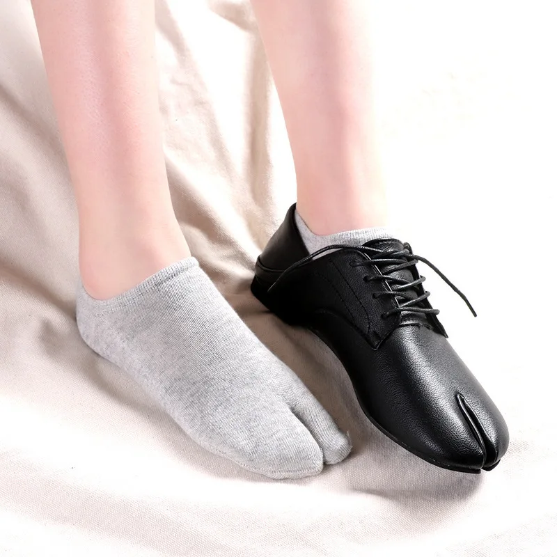 Solid Color Two Toe Ankle Tabi Socks for Women Girls Colorful Cotton Sweat-absorbing Short Casual Invisible Boat Socks with Toes